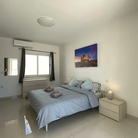 2 Terrace Penthouse 500m From Sea
